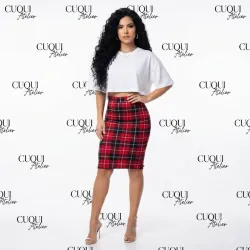 Conjunto Saya de cuadros y pulover cajita blanco