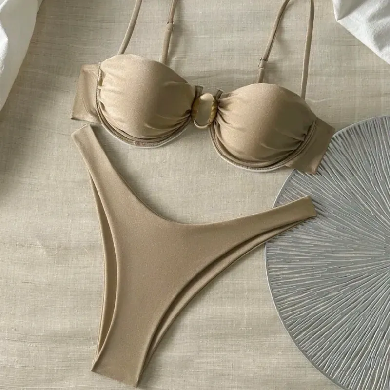 🤎 Bikini con adorno dorado — Beige 
