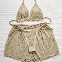 Bikini beige con shorts 