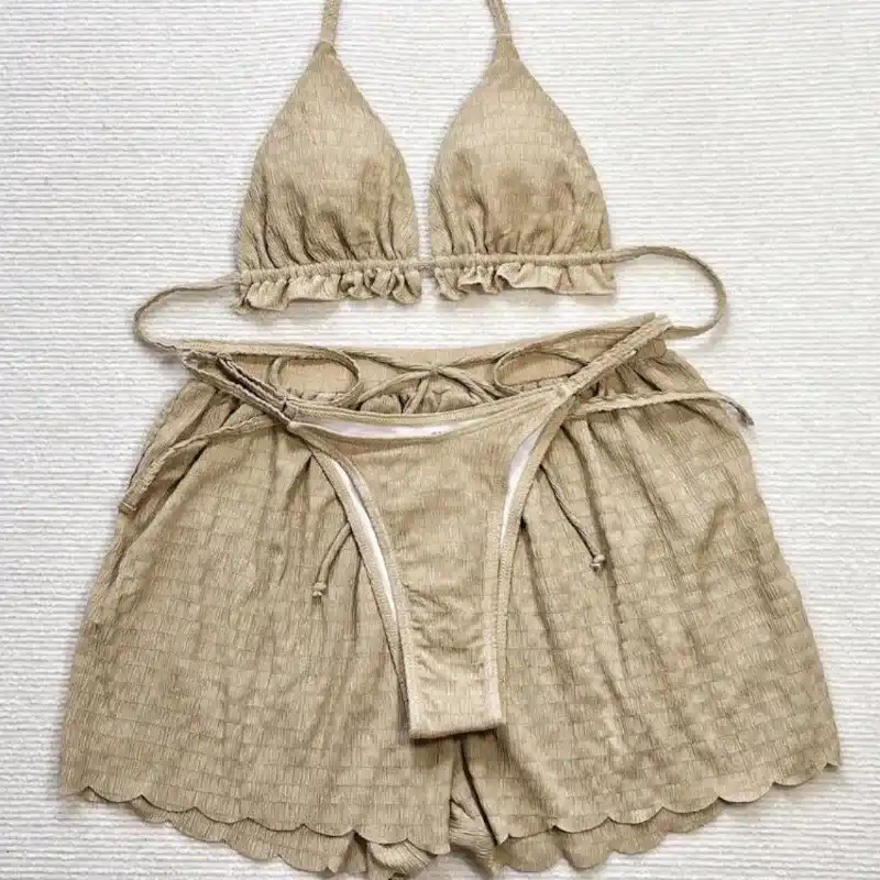 Bikini beige con shorts 