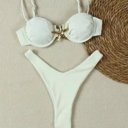Bikini blanco con adorno de estrella metálica