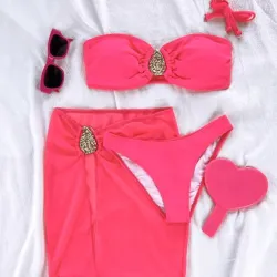 🩷 Bikini con falda corta y adorno dorado — Rosa