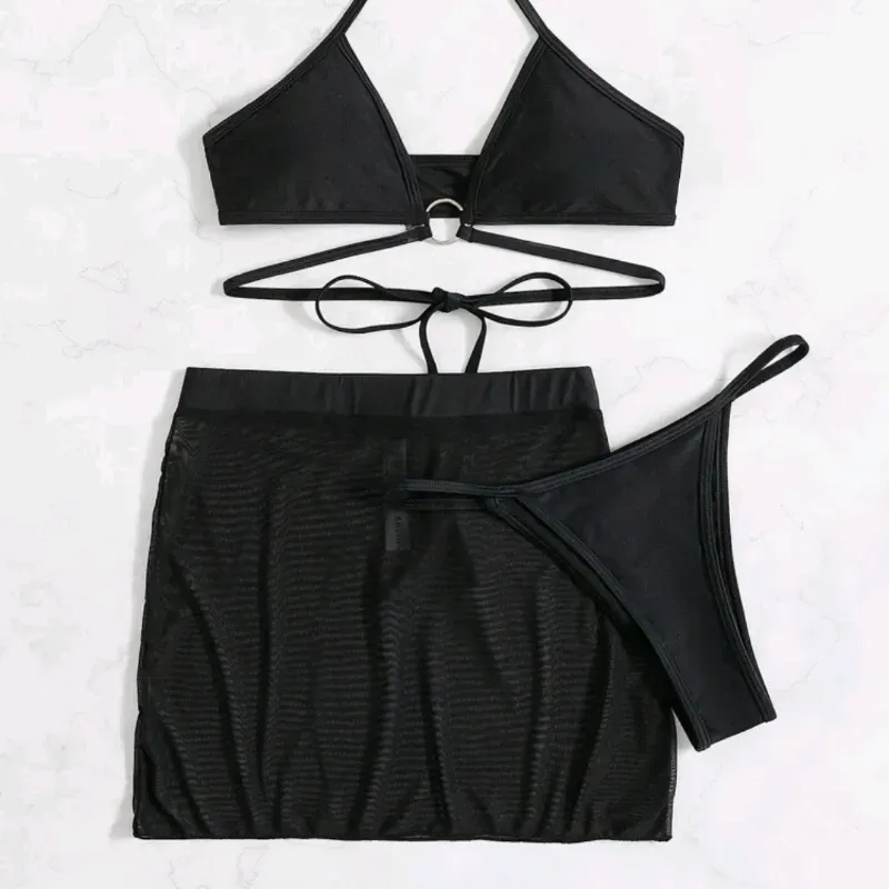 Bikini hilo negro con falda corta 