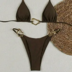 Bikini marrón con adornos metálicos 
