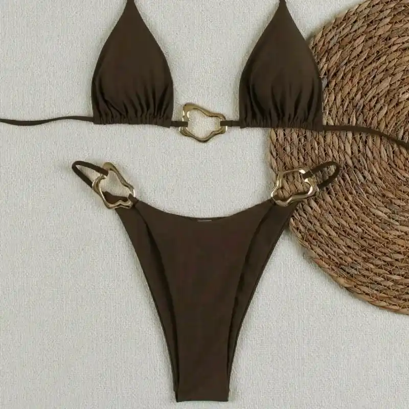 Bikini marrón con adornos metálicos 