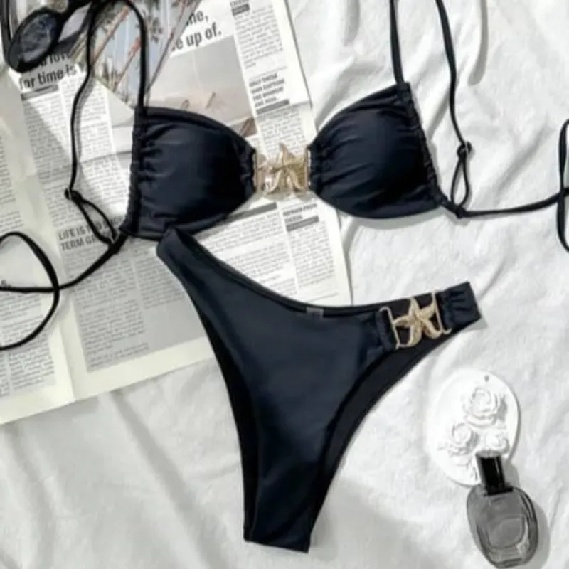 Bikini negro con estrella dorada 