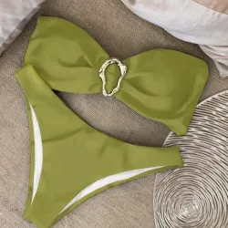 Bikini verde con adormo metálico