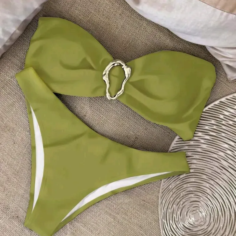 Bikini verde con adormo metálico