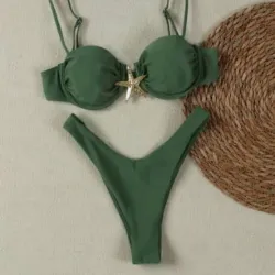 Bikini verde con adorno de estrella metálica 