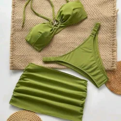 Bikini verde con falda corta 