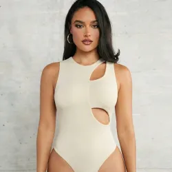 🤎 Body con abertura — Beige