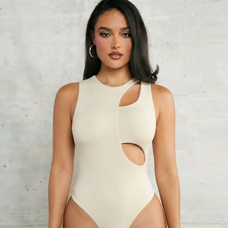 🤎 Body con abertura — Beige