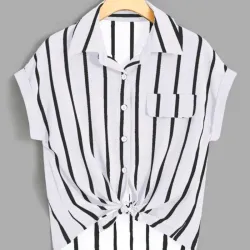 Camisa blanca de listas negras 