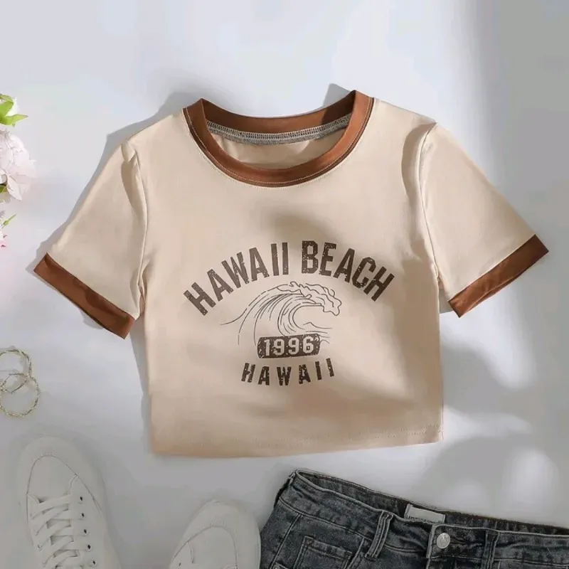 Camiseta beige con diseño gráfico 