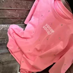 🩷 Camiseta con diseño de pedrería — Rosado