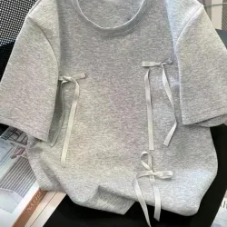 🩶 Camiseta con lasos — Gris