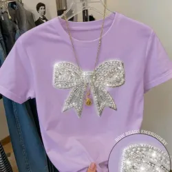 Camiseta malva con diseño d flor