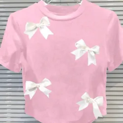 Camiseta rosada con lazos