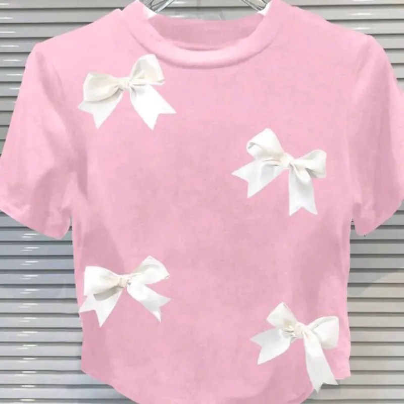 Camiseta rosada con lazos
