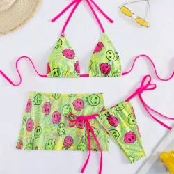 Conjunto de bikini verde con estampados de emoji