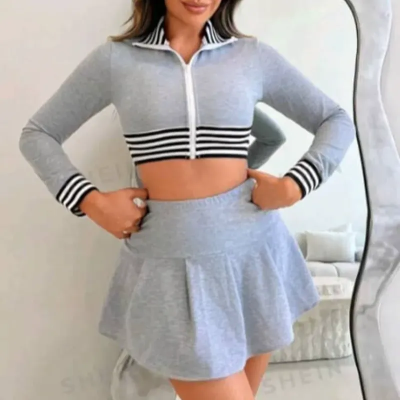 🩶 Conjunto de falda corta y abrigo — Gris