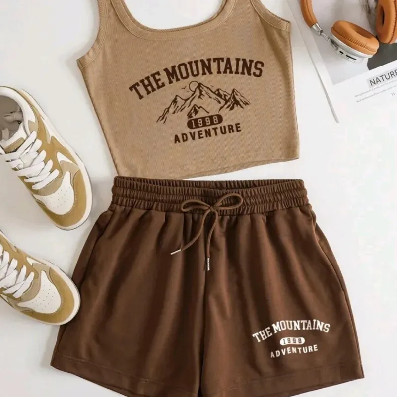 Conjunto de short marrón y top beige