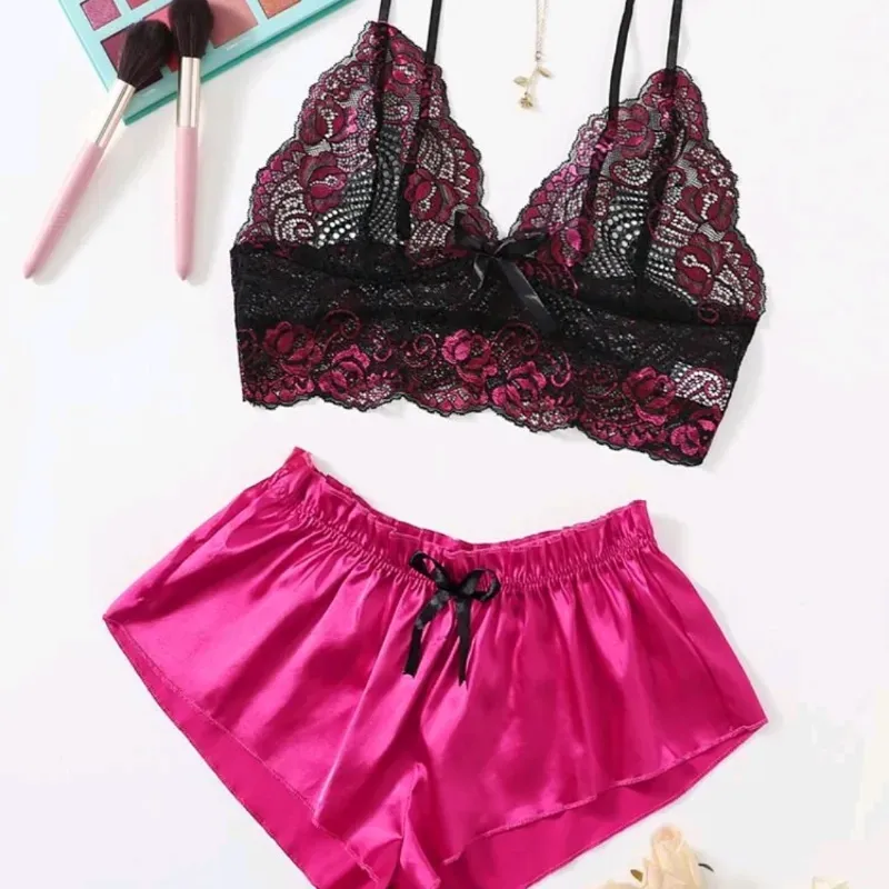 Conjunto rosado fuscia de satin y encaje