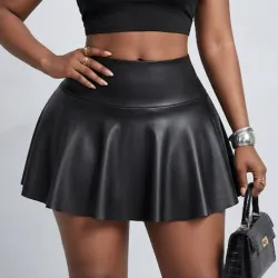 🖤 Falda de vinil con short — Negro