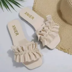 Sandalia beige con perlas 