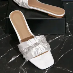 Sandalia blanca de satin 