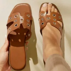 Sandalia carmelita con ojetes