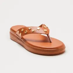 🤎 Sandalias con adornos dorados — Carmelita