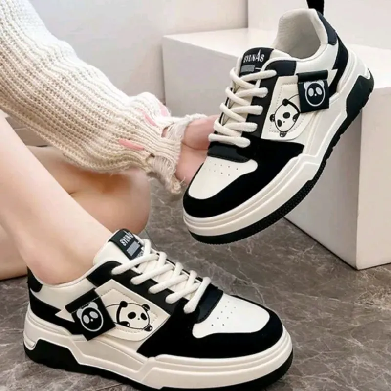 Tenis blanco/negro con oso