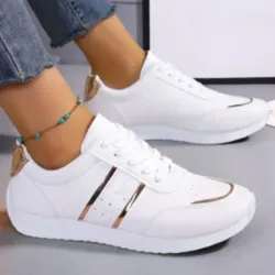Tenis blancos con detalles dorados
