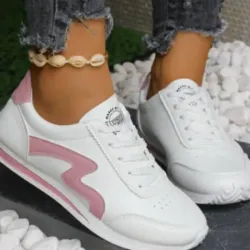 Tenis blancos con detalles rosados