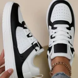 Tenis blancos/negros de suela alta