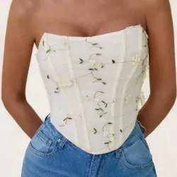 Top beige con bordado floral