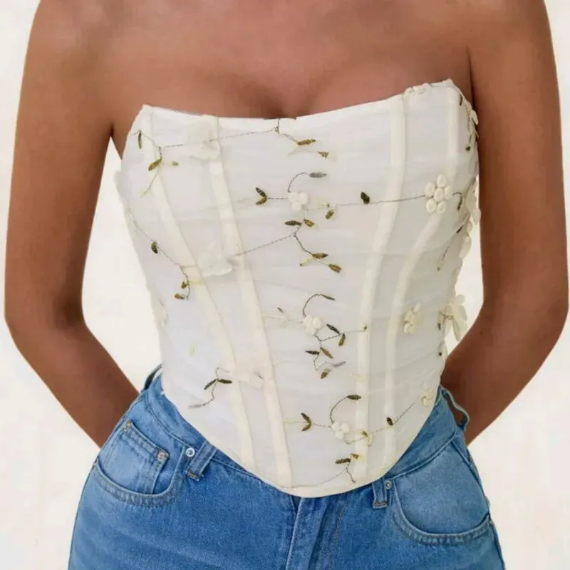 Top beige con bordado floral