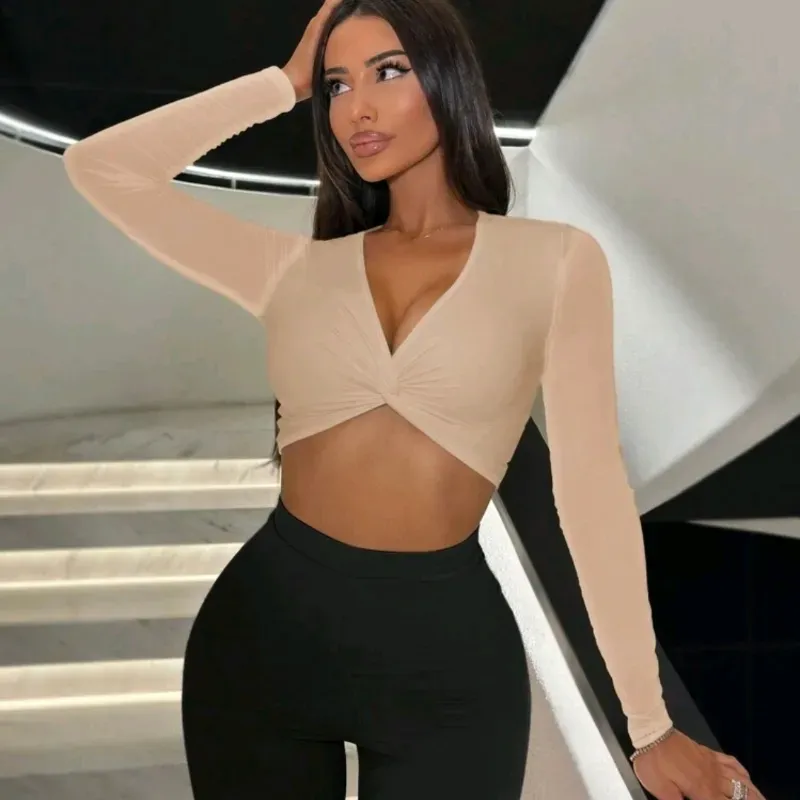 Top beige de nudo torcido mangas largas 