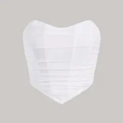 Top blanco con bajo en pico y ziper atrás 