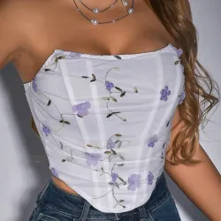 Top blanco con diseño floral malva 