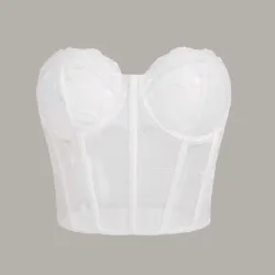 Top blanco sin tirantes con encaje