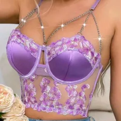 Top morado con bordados y cadenas 