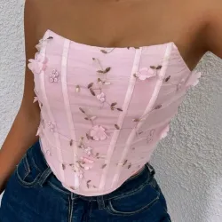 Top rosado con bordado floral 