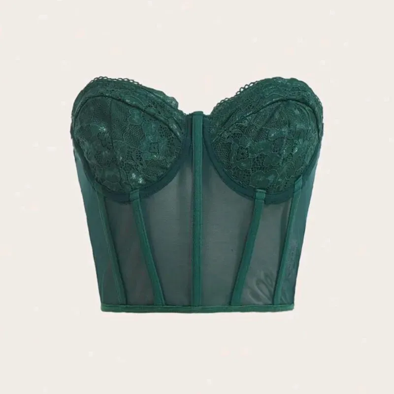 Top verde sin tirantes con encaje