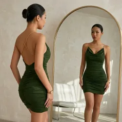 💚 Vestido con escote y cadenas en la espalda — Verde