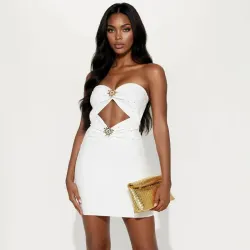 🤍 Vestido corto con detalles dorados — Blanco