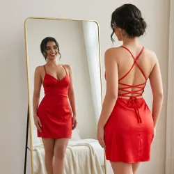❤️ Vestido corto de satín con crucetas en la espalda — Rojo