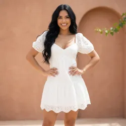 🤍 Vestido de tela bordada — Blanco