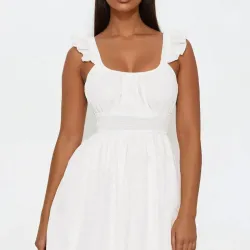 🤍 Vestido de tela bordada — Blanco